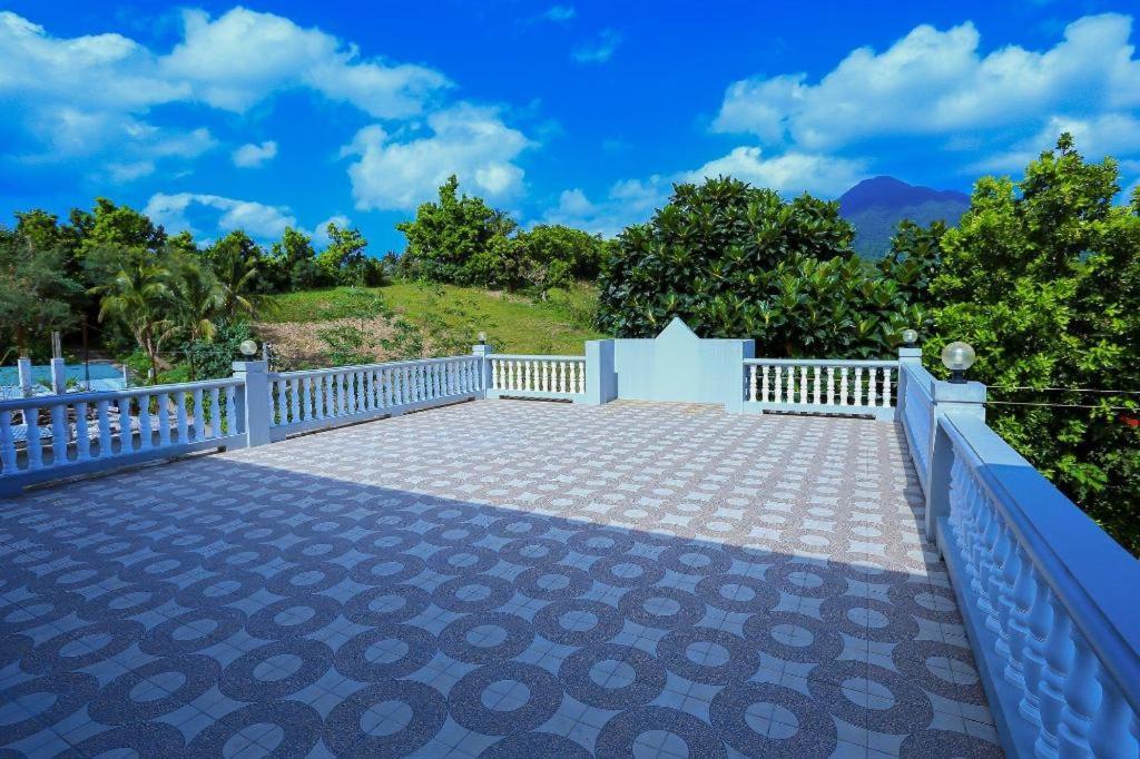Hillside Villa Basco Bagian luar foto